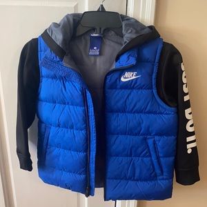 🎉 1 HOUR SALE 🎉 Nike Boys Vest size 7 with Hood